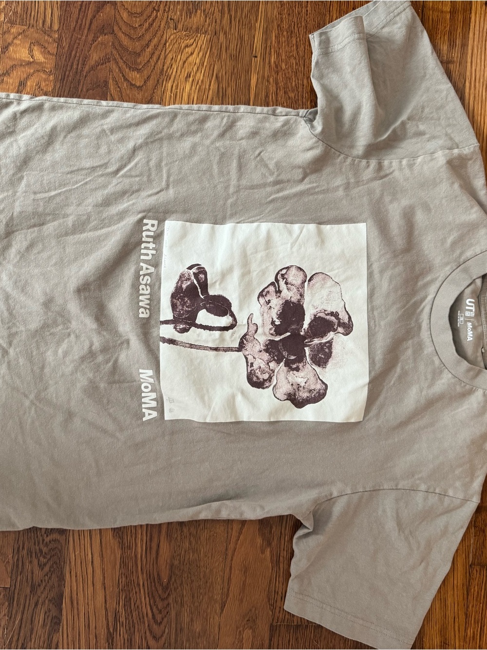 UNIQLO Ruth Asawa MoMA Gray Graphic Tee